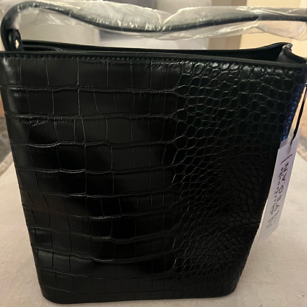 AOTA Elena Bucket Bag NWT - Picture 4 of 10